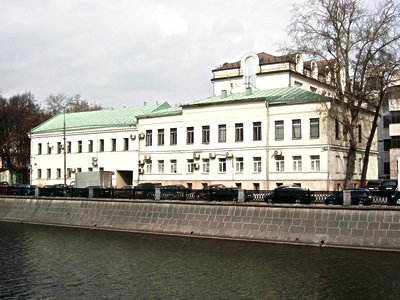 Здания  на  Садовнической